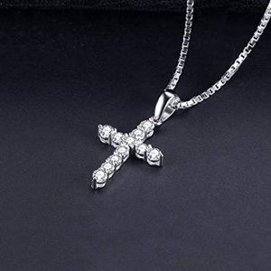 💎 Elegant Cross Pendant - 925 Sterling Silver